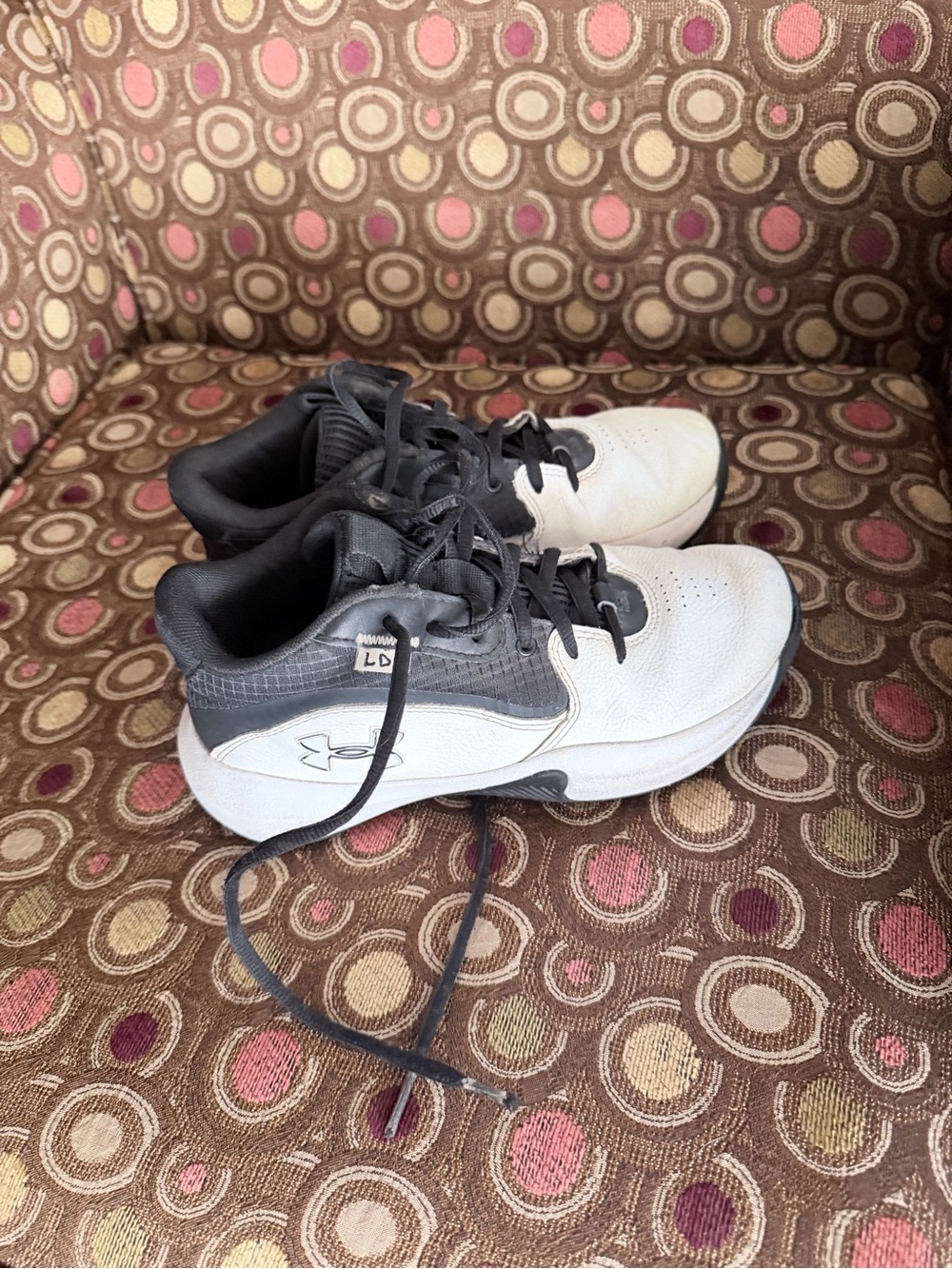 Under Armour Boys' White and Black Athletic Shoes size 4.5Y